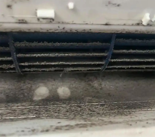 阿勒泰地空调吹的风有股烧焦味是怎么回事